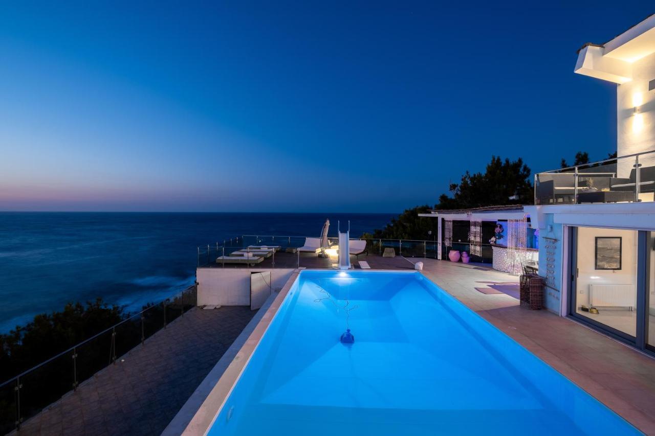 Icarus Luxury Beachfront Villa Gialiskari  Exteriér fotografie