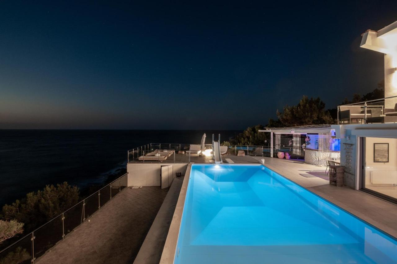 Icarus Luxury Beachfront Villa Gialiskari  Exteriér fotografie